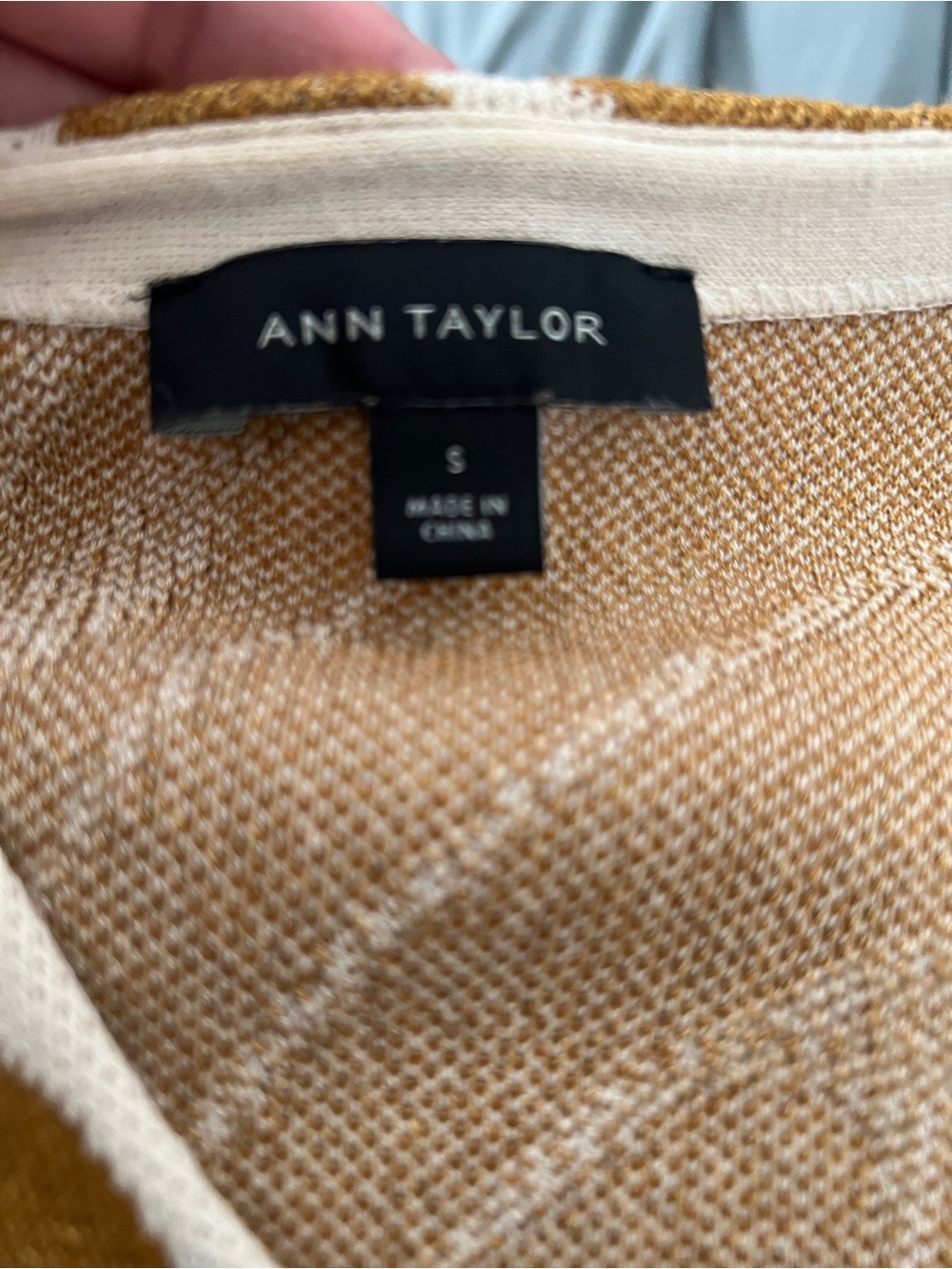 Ann Taylor Small Caramel Cream Abstract Leaf Print Knit V Neck Dress - Picture 5 of 7